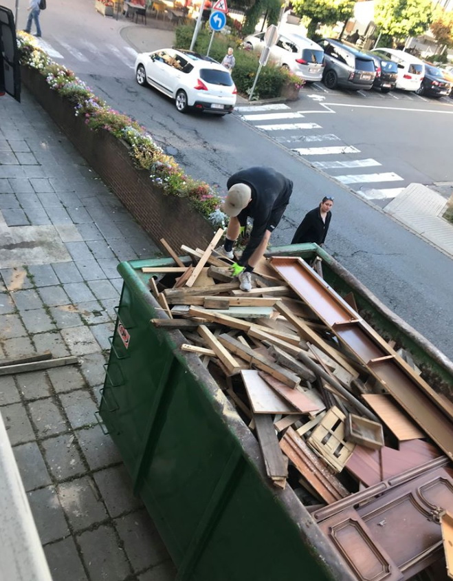 Service container pour les encombrants 